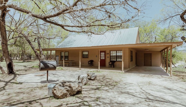 Frio Country Resort - Within walking distance to the Frio River!