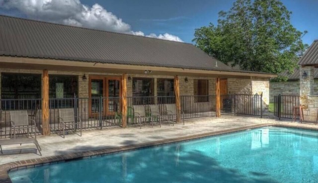 Frio Pecan Farm House 26
