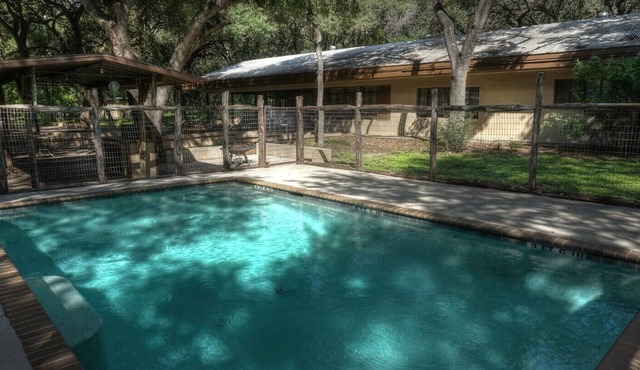 Frio River Vacation! Frio River is 1/2 Mile Away. Private swimming Pool.