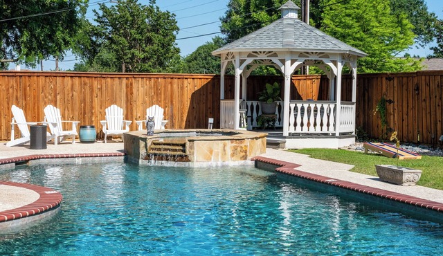 Frisco Perfect Stay- Pool, Hot Tub, and Game Room. Outdoor cooking and dining.