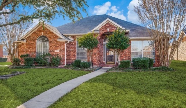 Frisco Spacious & Cozy Bling Home by Aya