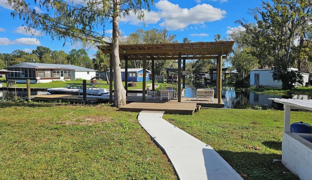 Froggies Fish Camp-Dunns Creek & St. Johns RivernWaterfront whole home boat ramp