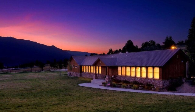 From 20 to 80 people, enjoy this private mountain Retreat!