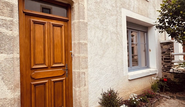 From thread to needle. cosy, authentic village house