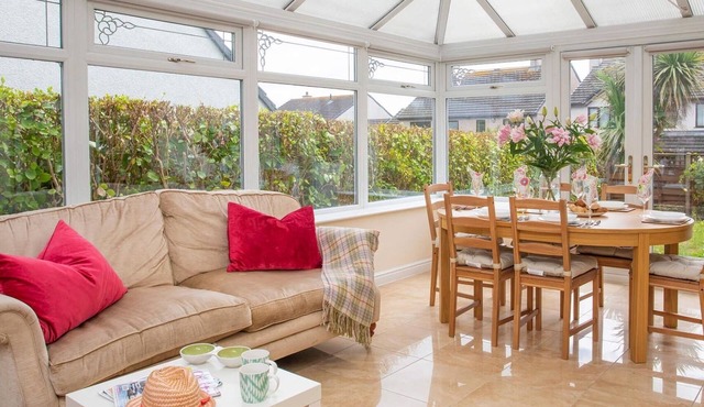 FRON, family friendly, with a garden in Menai Bridge