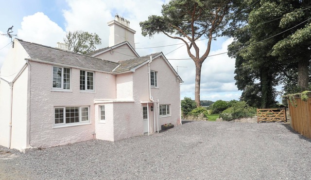 FRONGOCH COTTAGE, country holiday cottage in Pentraeth