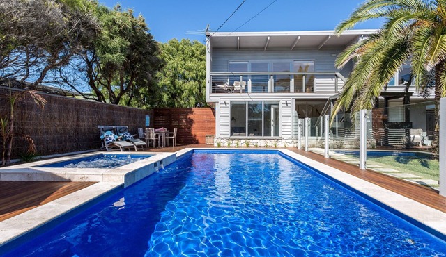 Front Beach House, Blairgowrie - Large family friendly home, Pool Spa