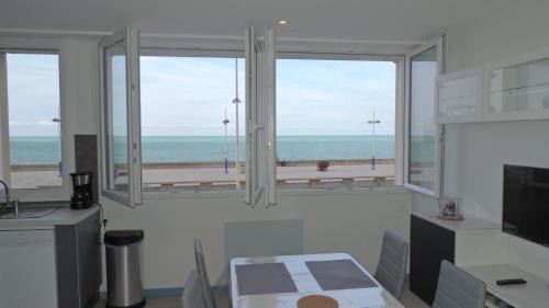 FRONT DE MER ET FALAISE 317 1er Étage Lit fait WifI Taxe de Séjour incluse