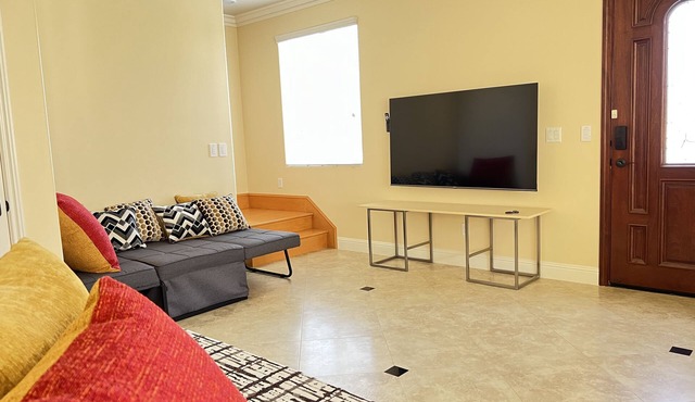 Front House - NEW NEW NEW - Disneyland and Hollywood