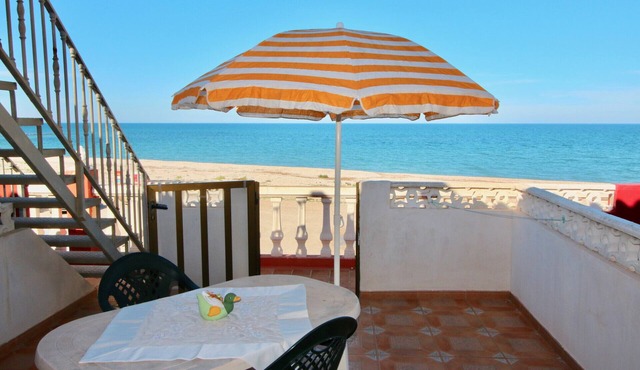 Front line apartment in Almadrava