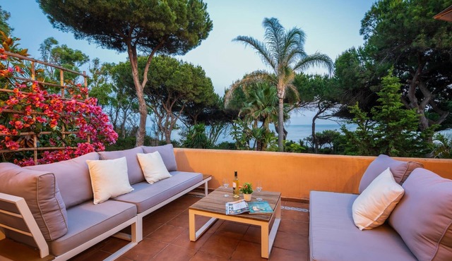Front line beach townhouse in Nueva Milla de Oro, exit to the beach.