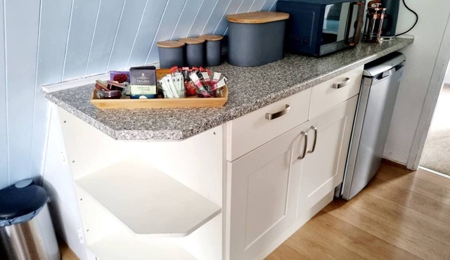 FRONT LINE Chalet with OPEN Sea Views & Swimming Pool in Kingsdown No14