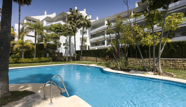 Front line golf apartment in Marbella