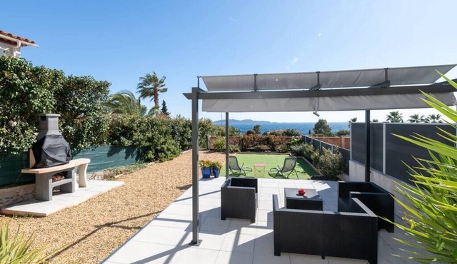 Front of see marvellous villa terrace barbecue, la californie varoise