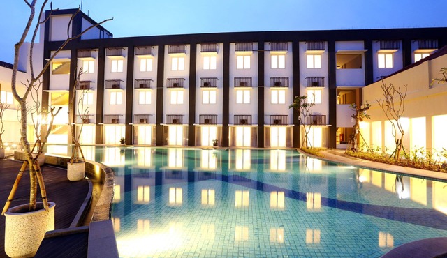 Front One Akshaya Hotel Karawang