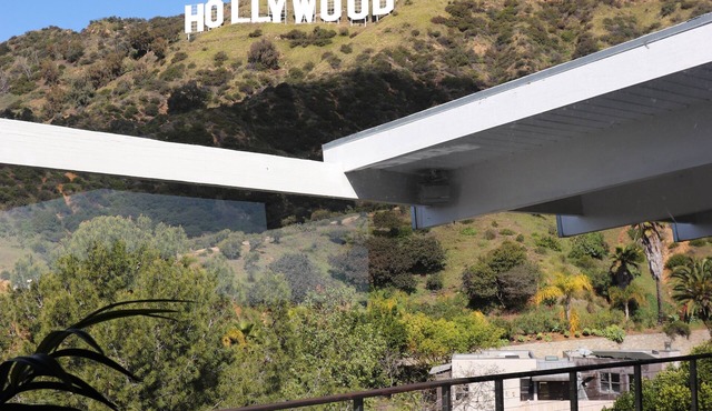 Front-Row Hollywood Sign Views -Modern Glass Villa