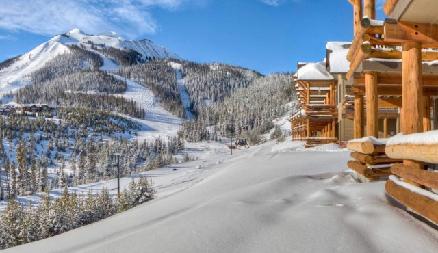 "Front Row" Saddle Ridge - New Bathrooms - Ski-in/out Townhome w/Hot Tub/Views
