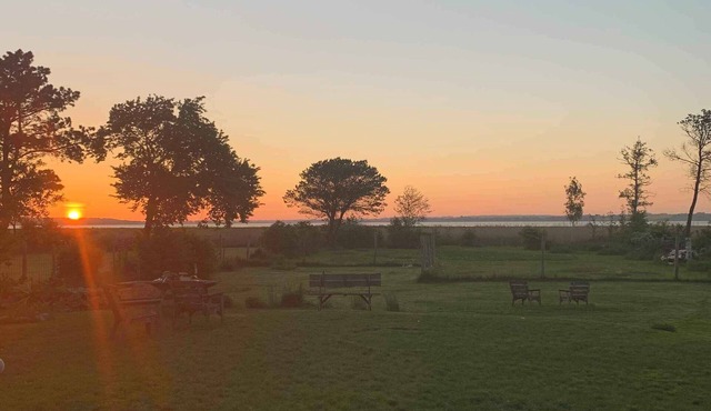 Front-row summerhouse with view and big garden
