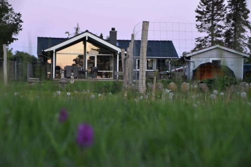 Front-Row Summerhouse With View And Big Garden