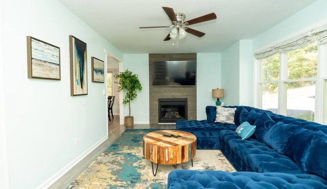Front Royal 5 bdrm 4 bth National park w/driveway