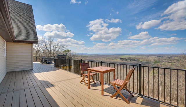 Front Royal Hilltop Cabin w/Panoramic Views!