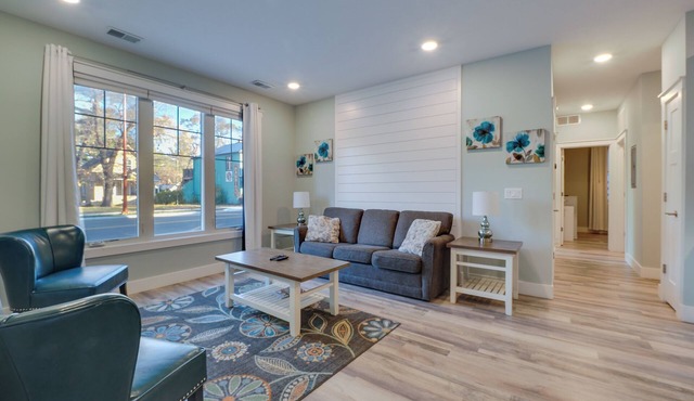 Front Street Retreat! Cozy Traverse City Condo