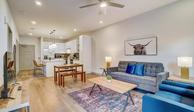 Frontdesk | 1 BR Apt close to Legion Field Stadium