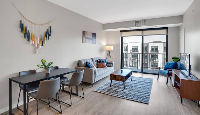 Frontdesk | 1 BR Apt near Shopping & Museums