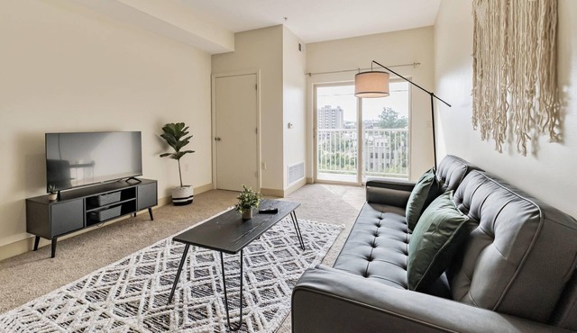 Frontdesk | 1 BR Apt near Phipps Conservatory