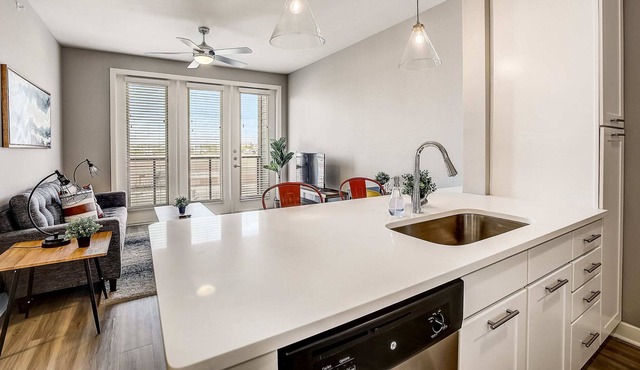 Frontdesk | 1 BR Apt near Texas Capitol