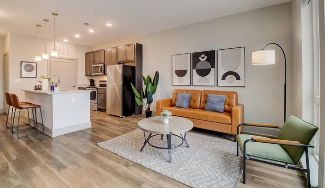 Frontdesk | 1 BR Apt near Broad Ripple Park