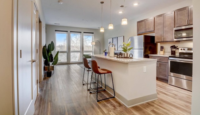 Frontdesk | 1 BR Apt by The Vogue Theatre