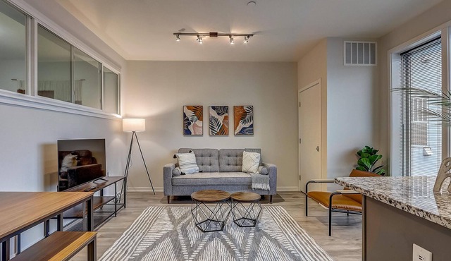 Frontdesk | 1 BR Apt near Museum of Art