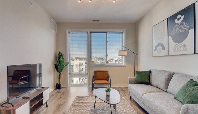 Frontdesk | 1 BR Apt near Strawberry Mansion