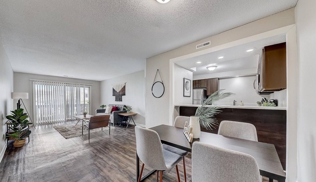 Frontdesk | 1 BR in Roseland near ND