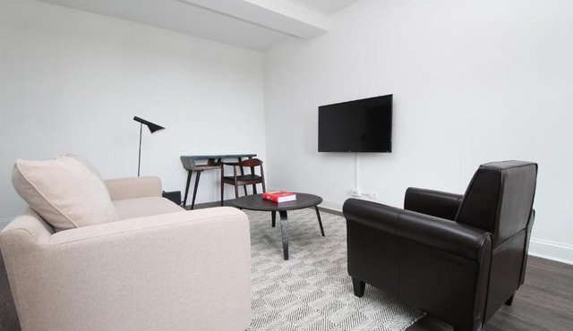 FRONTDESK 1BR Apt near Garden of the Phoenix