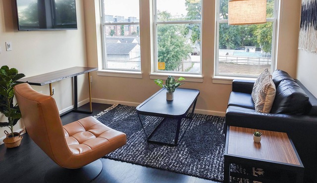 Frontdesk | 2 BR Apt near Churchill Downs