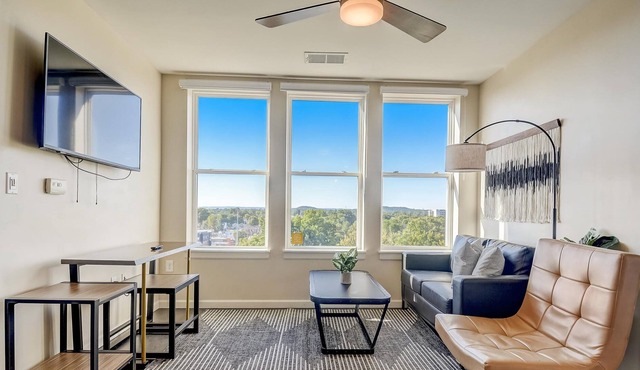 Frontdesk | 2 BR Apt near Cardinal Stadium