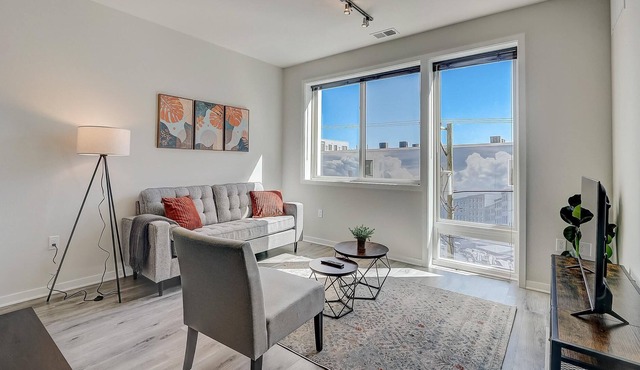 Frontdesk | 2 BR Apt near Museum of Art