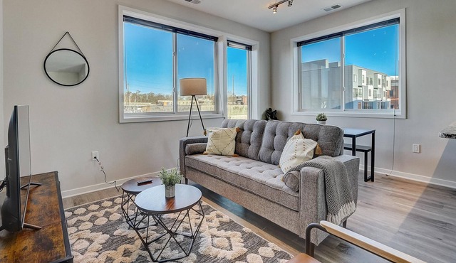 Frontdesk | 2 BR Apt near Discovery Center