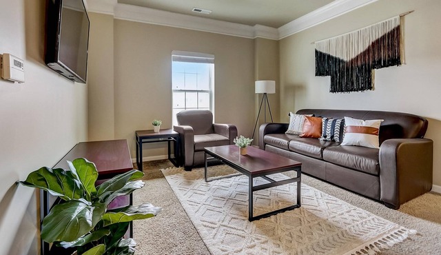Frontdesk | 2 BR Near Notre Dame