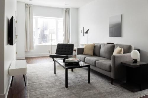 FRONTDESK Bright 3 BR Apt near Soldier Field