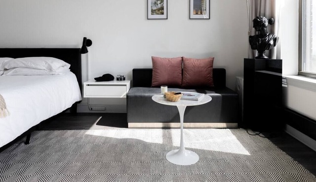 Frontdesk | Chic 1 BR Apt near 57th Street Beach