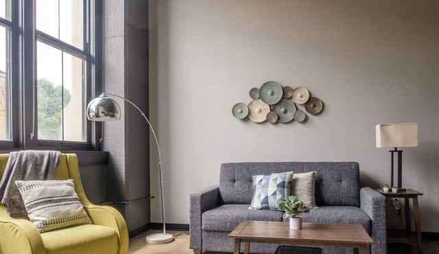 Frontdesk | Chic 1BR Apt in the Strip District