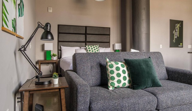 Frontdesk | Contemporary Studio near Downtown