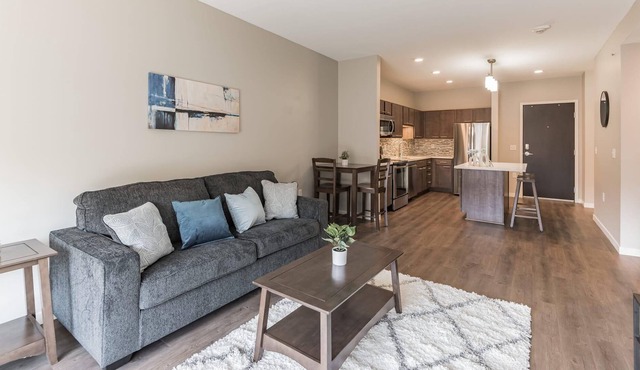 Frontdesk | Downtown 1 BR near Shopping