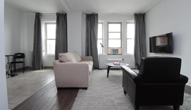 FRONTDESK Modern 1 BR Apt by Promontory Point