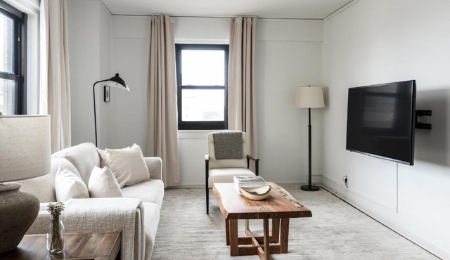 FRONTDESK Modern 1 BR Apt near Barnes Hospital