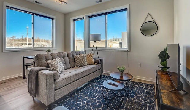 Frontdesk | New 2 BR Apt in Brewerytown