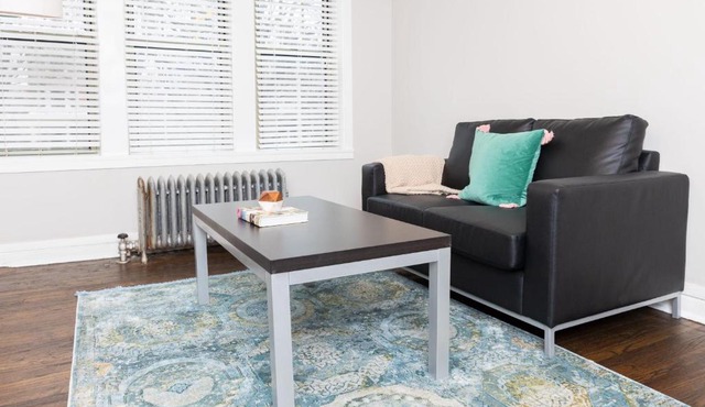 FRONTDESK Open 1 BR Apt 6 miles to Downtown